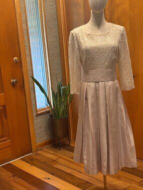 Jessica Howard Cream Formal Dress